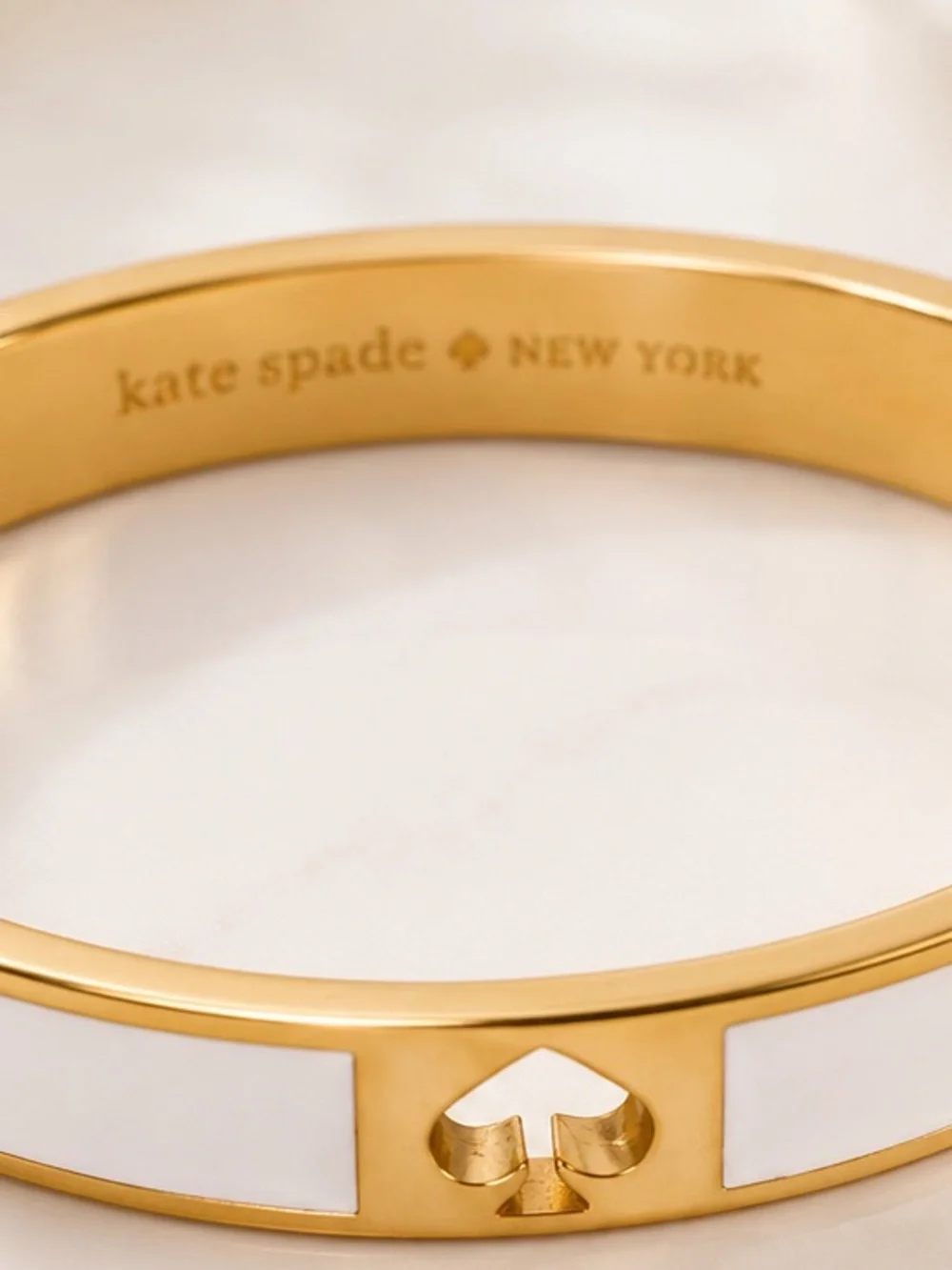 Kate Spade New York White Enamel Spade Hinge Bangle Bracelet with Dust Bag - Picture 4 of 4